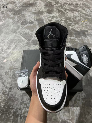 Air Jordan 1 Retro-23