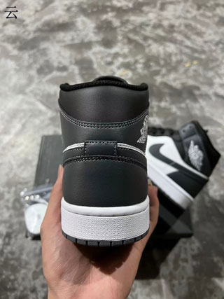 Air Jordan 1 Retro-23