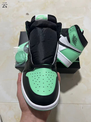 Air Jordan 1 Retro-74